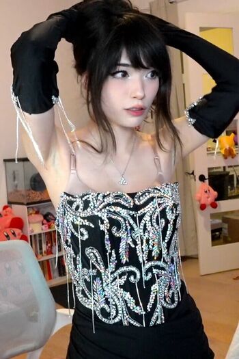 Full leaked Emiru page private onlyfans photo