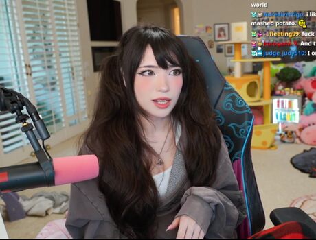 Full leaked Emiru  page private onlyfans photo