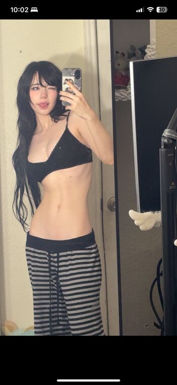 Full leaked Emiru  page private onlyfans photo