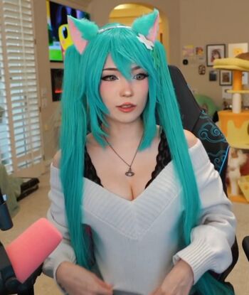 Full leaked Emiru  page private onlyfans photo