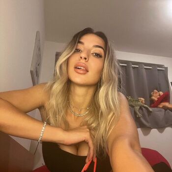 Full leaked Emmazoug private onlyfans photo