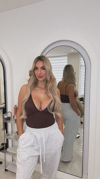 Full leaked Emmazoug private onlyfans photo