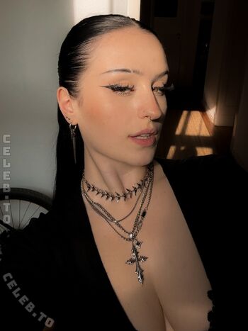 Full leaked Chameelia/ private onlyfans photo