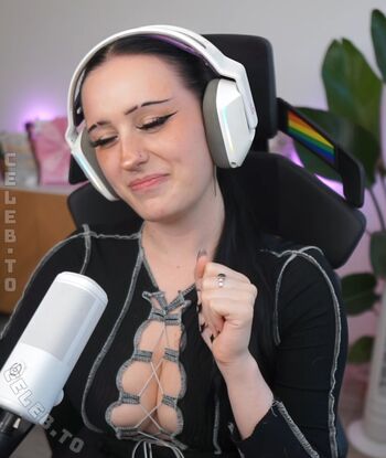 Full leaked Helenjade/ private onlyfans photo