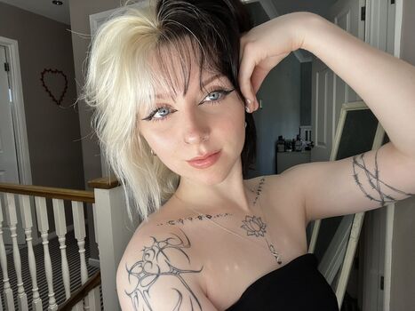 Full leaked Emzeeni private onlyfans photo