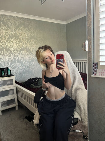 Full leaked Emzeeni private onlyfans photo