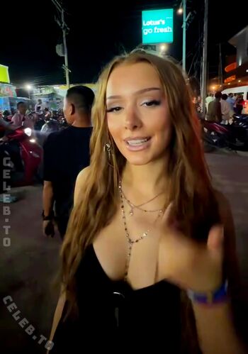 Full leaked Cupcakemeowrawr/ private onlyfans photo