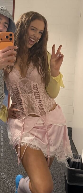 Full leaked Cinderella girl / private onlyfans photo