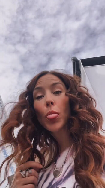 Full leaked Erin karpluk private onlyfans photo