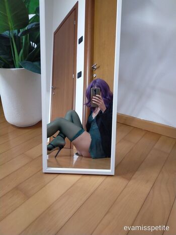 Full leaked Evamisspetite private onlyfans photo