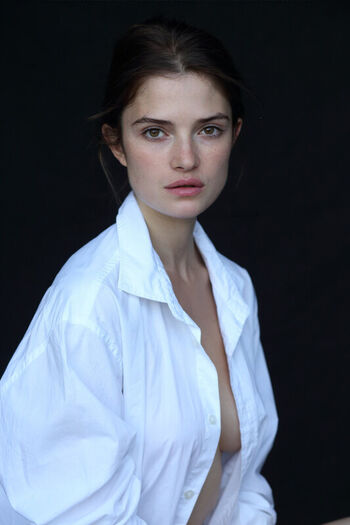 Eve Dumon