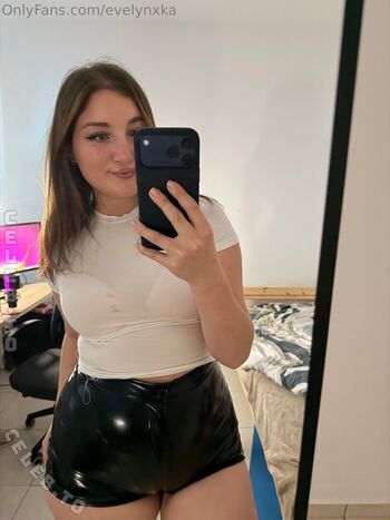 Full leaked Evelynxka private onlyfans photo