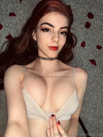 Full leaked Eviesunsett private onlyfans photo