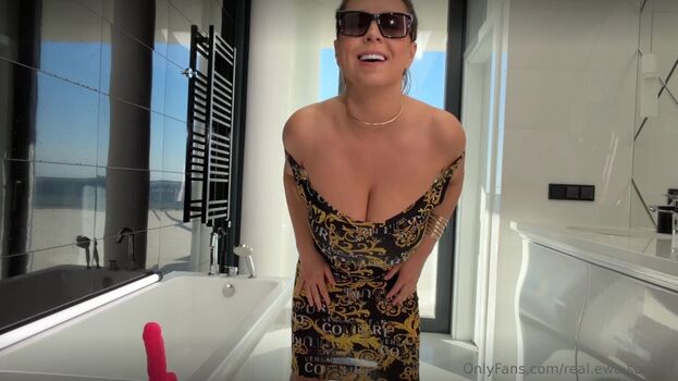 Full leaked Ewa sonnet page private onlyfans photo