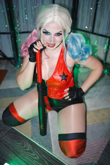 Ezy Summers Cosplay