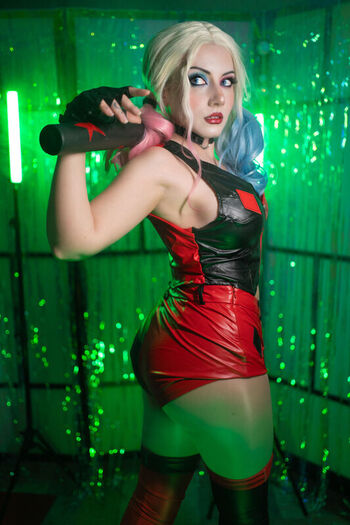 Ezy Summers Cosplay