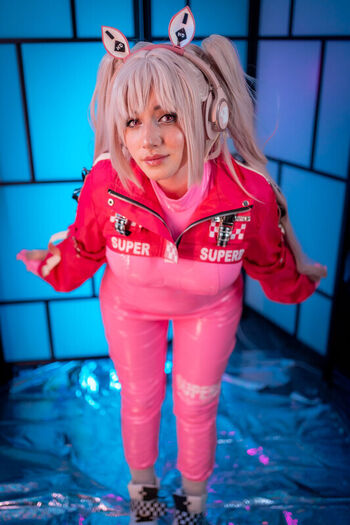 Ezy Summers Cosplay
