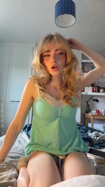 Full leaked Felinenyaa private onlyfans photo
