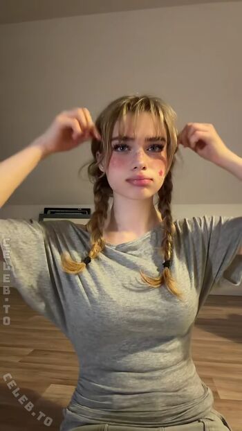 Full leaked Felinenyaa private onlyfans photo