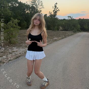 Full leaked Felinenyaa private onlyfans photo