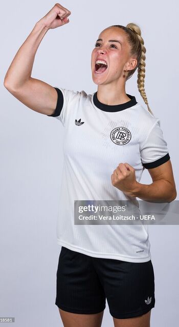 Full leaked Female football page private onlyfans photo