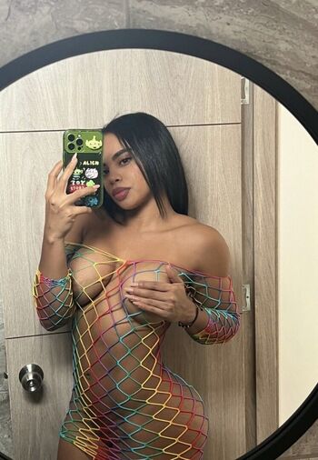 Full leaked Carina moreschi/ private onlyfans photo