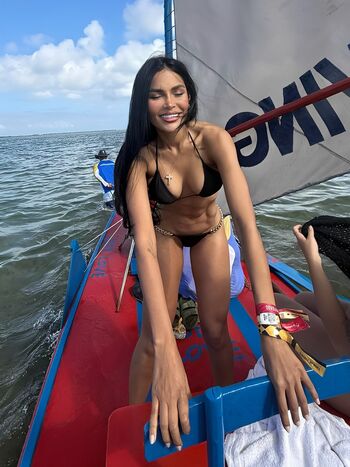 Full leaked Adrianne curry/ private onlyfans photo