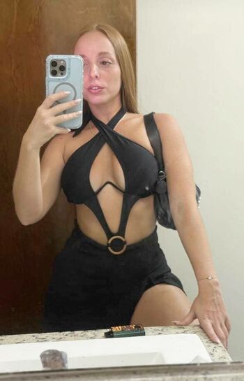 Full leaked Flor lisomini private onlyfans photo