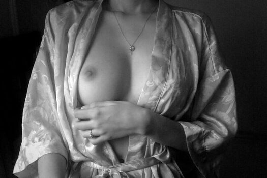 Full leaked Frenchkissthepvssy private onlyfans photo