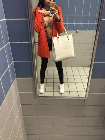 Full leaked Frenchkissthepvssy private onlyfans photo