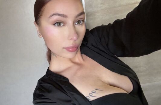 Full leaked Frenchrapqueen private onlyfans photo