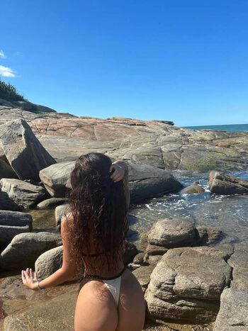 Full leaked Gabriellasiqueiraah private onlyfans photo