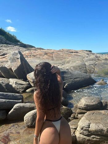 Full leaked Gabriellasiqueiraah private onlyfans photo