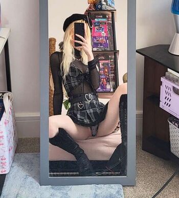 Full leaked Girls in combat and platform boots private onlyfans photo