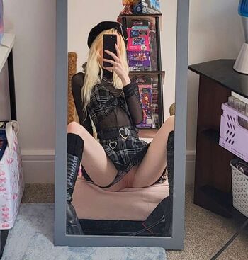 Full leaked Girls in combat and platform boots private onlyfans photo