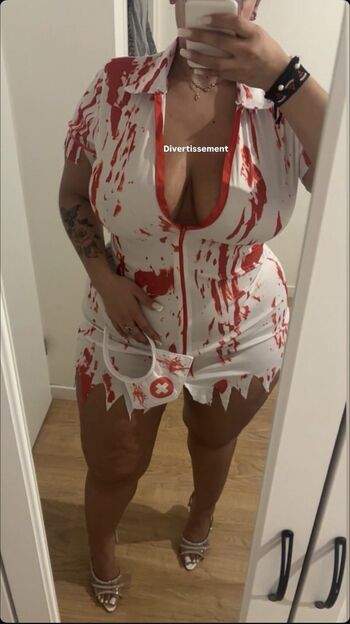 Full leaked Glambynawel private onlyfans photo
