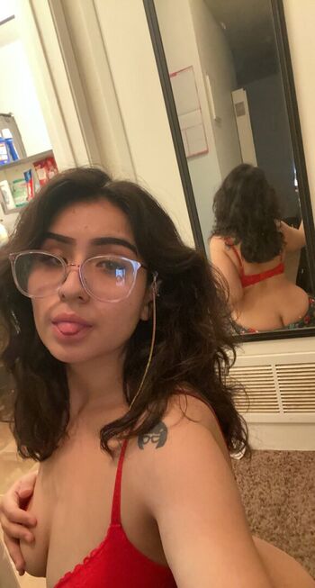 Full leaked Gloomybtchh private onlyfans photo