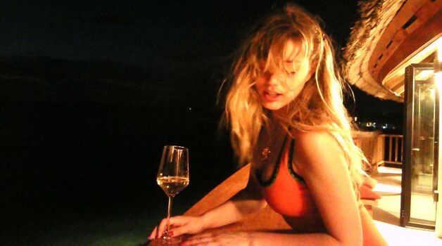 Grace Van Dien