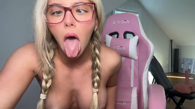 Full leaked Gracie parker page private onlyfans photo