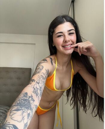Full leaked Gweniiee private onlyfans photo