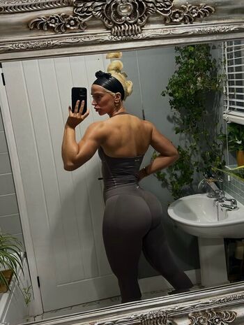 Full leaked Gym booty bubble butts  page private onlyfans photo