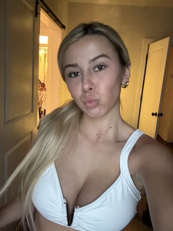 Hailey Welch (Hawk Tuhh Girl