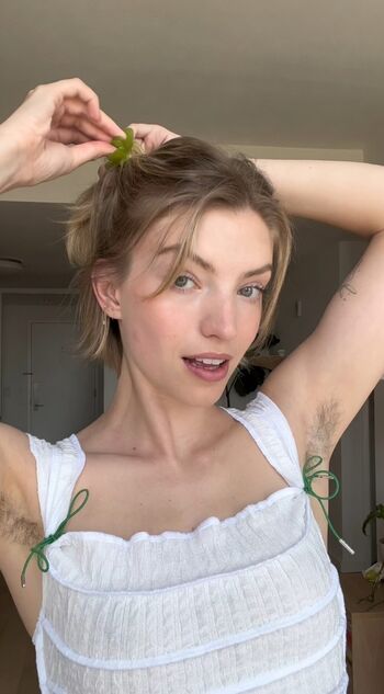 Full leaked Hairy women private onlyfans photo