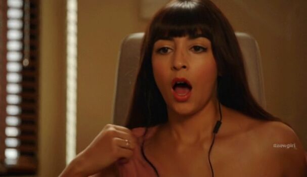 Hannah Simone