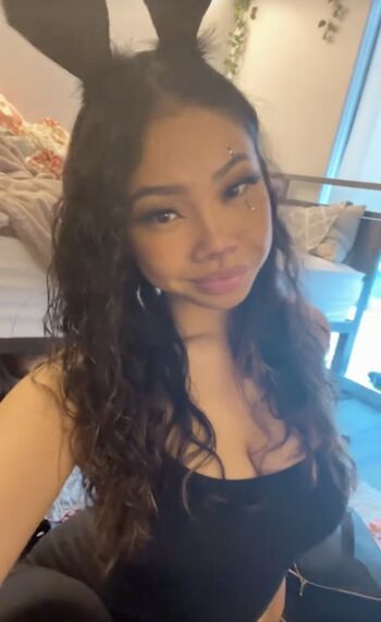 hannahluvsjheneaiko