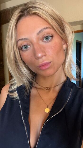 Full leaked Hello iris private onlyfans photo