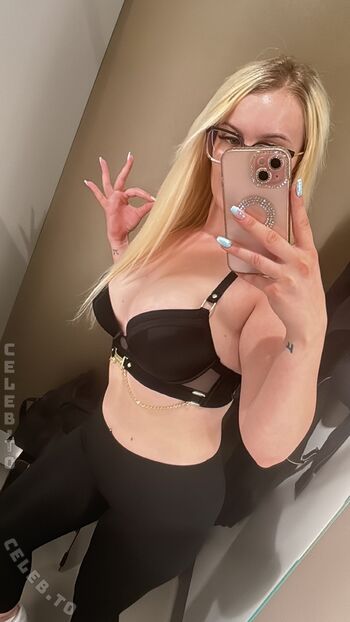 Full leaked Hellybunny private onlyfans photo