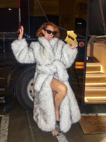 Full leaked Heycalibear private onlyfans photo