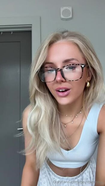 Full leaked Heyitsemmy private onlyfans photo