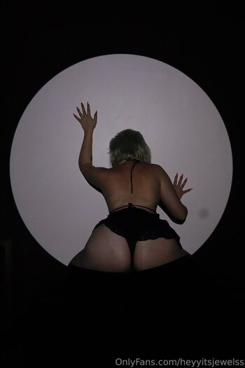 heyyitsjewelss